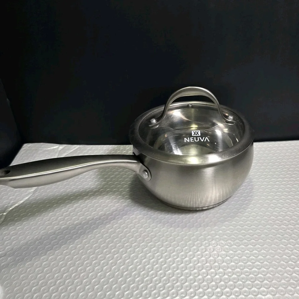 Nueva XX Brand 1.5 Quart Stainless Steel Pan With Glass Lid